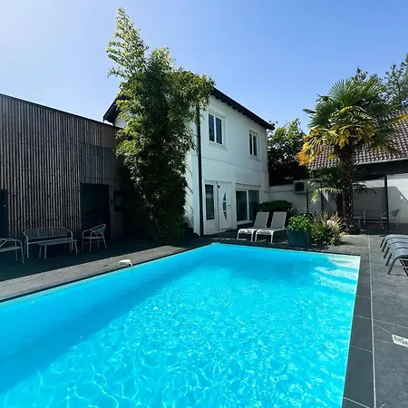 Twenty With Pool Lyon *